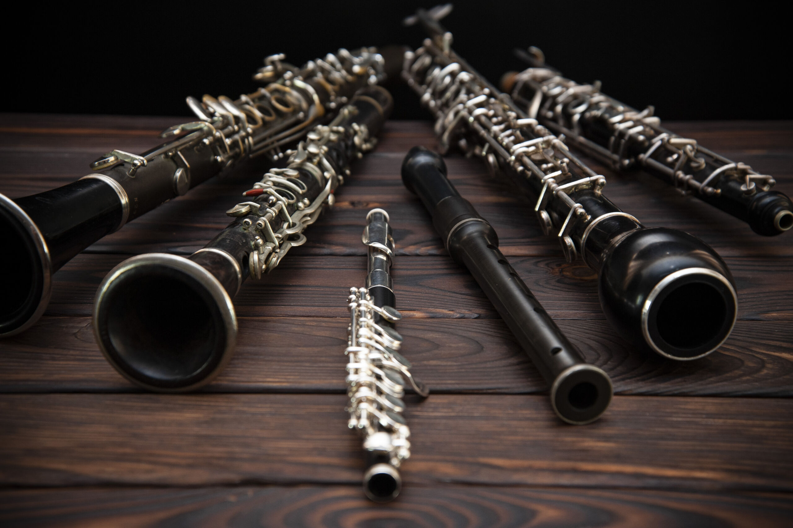woodwind-instruments-lie-wooden-surface